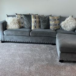 gray sectional couch with pillows (9)