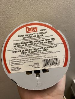 Oatey Round No-Caulk Brass Shower Drain with 4-1/2 in. Round Snap-In Stainless Steel Drain Cover