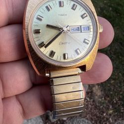 Vintage Timex Cushion Case Goldtone Electric Mens Day/Date Watch. With Bracelet