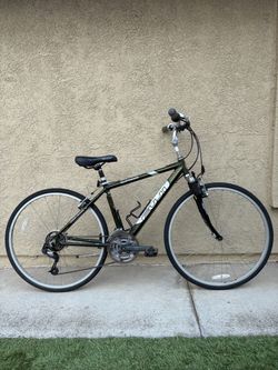 Fuji Supreme Hybrid Comfort Bike size Medium