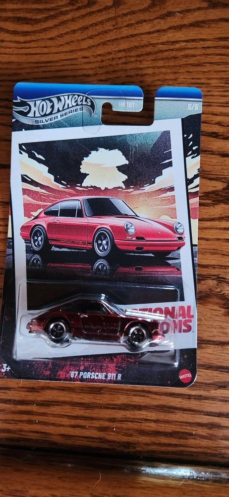 Hotwheels Chase. Burgundy Porsche!   Regular Is Red