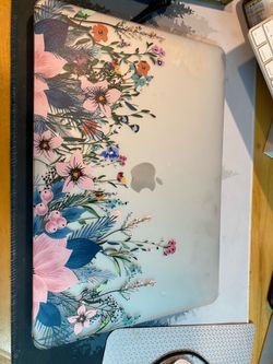 MacBook Air 2020, m1, screen looks  odd/ free delivery/ No Trades/ fully functional /PRICE FIRM