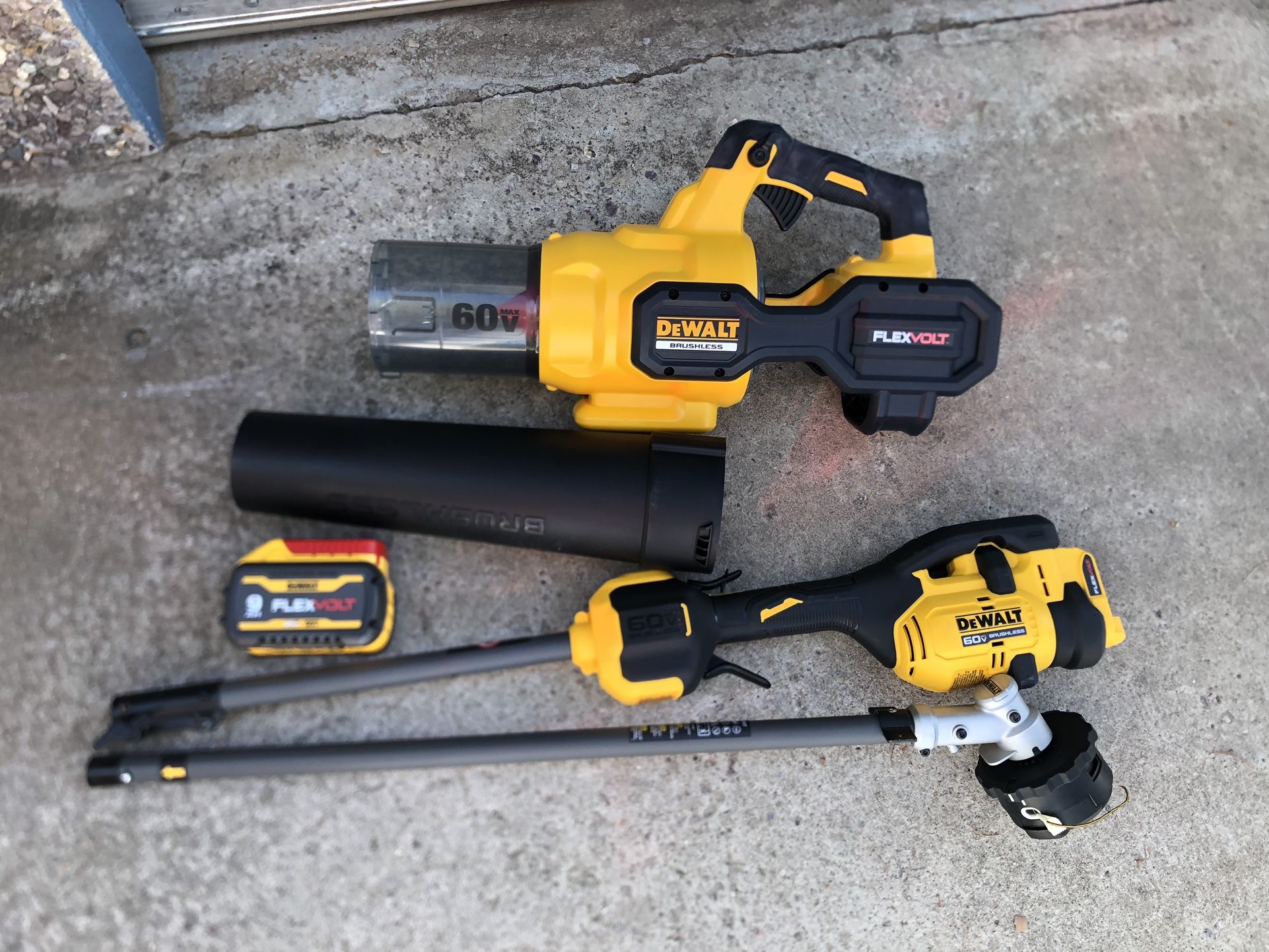 60V Max Brushless String Trimmer And Blower Kit Whit 9 Ah Battery And Charger