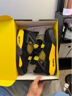 Jordan 4 Retro “Yellow Thunder”