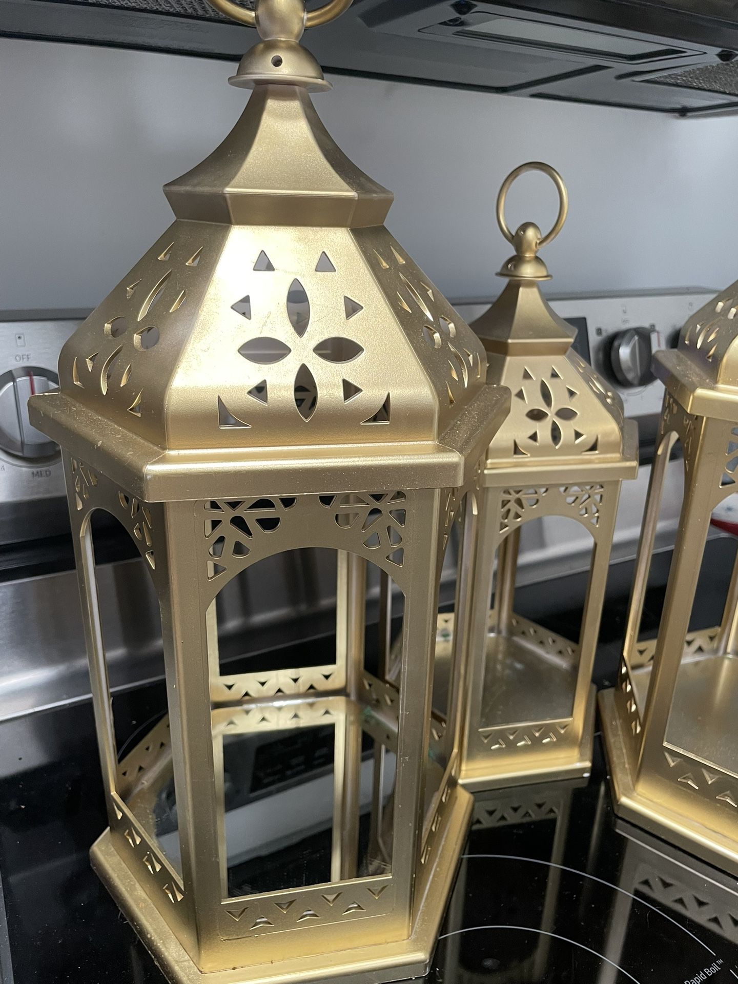 4 Gold Lanterns