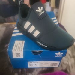 NEW KIDS ADIDAS IN BOX 