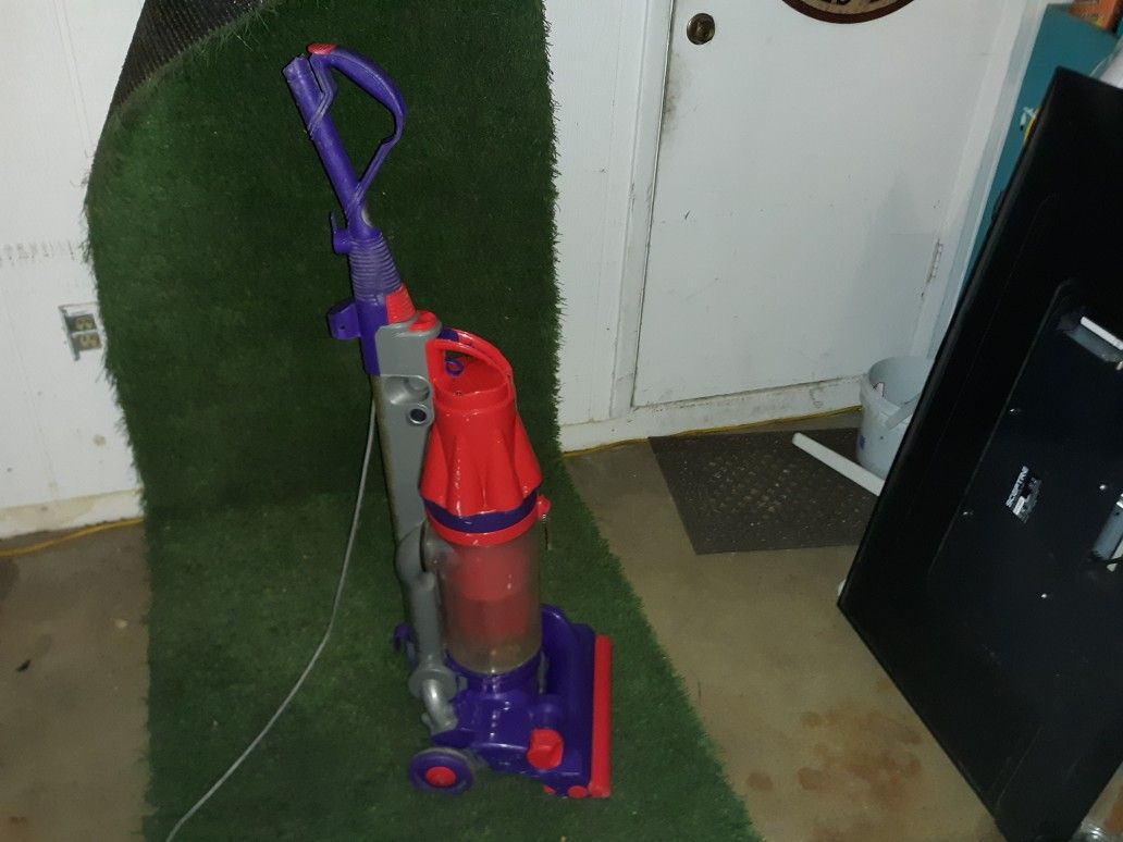 Dyson model DC7 vacuum. Dyson's never lose suction. Works great, no attachments for drapes, couches, what not.