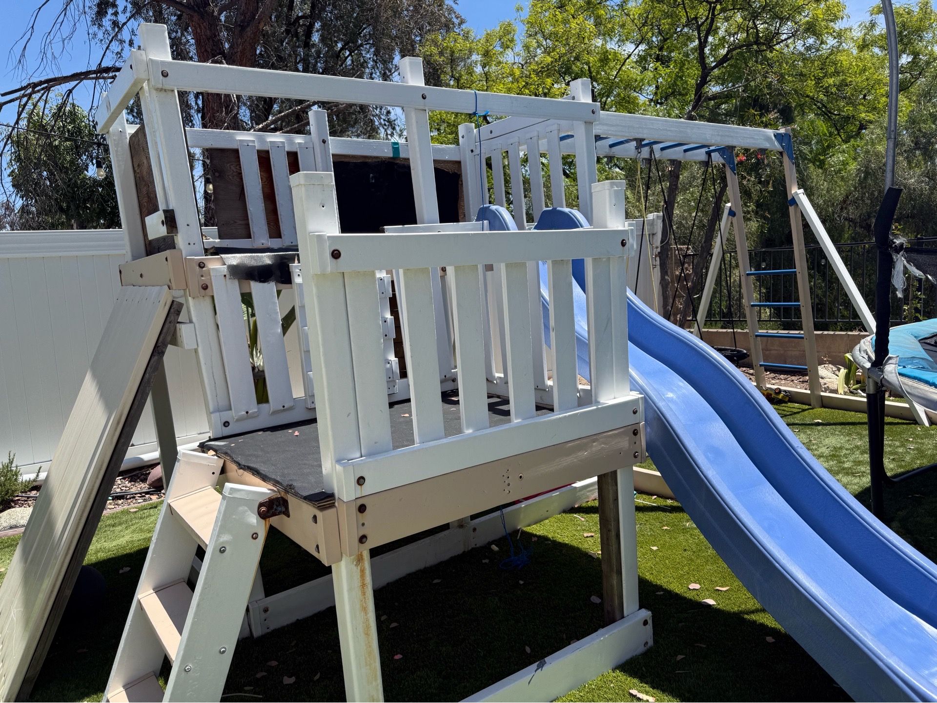 Kids playground for free. Pick up only.