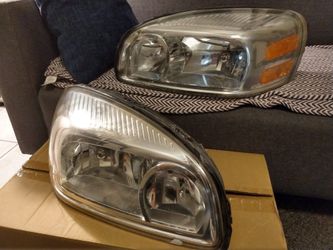 2006 MONTANA SV6 HEADLIGHTS