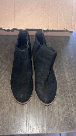 Girls black boots