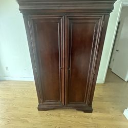 TV Stand - Armoire - Heavy - Free 