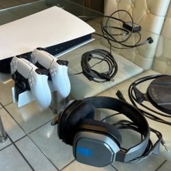Mint PS5 w/ Extras – Charging Dock, Headset, 2 Controllers – Ready to Play”