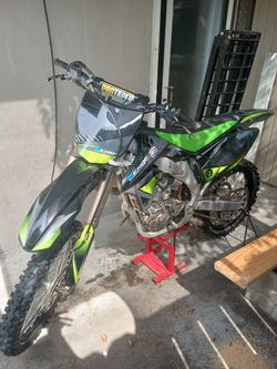 Moto Kawasaki 2005 (450 Motor