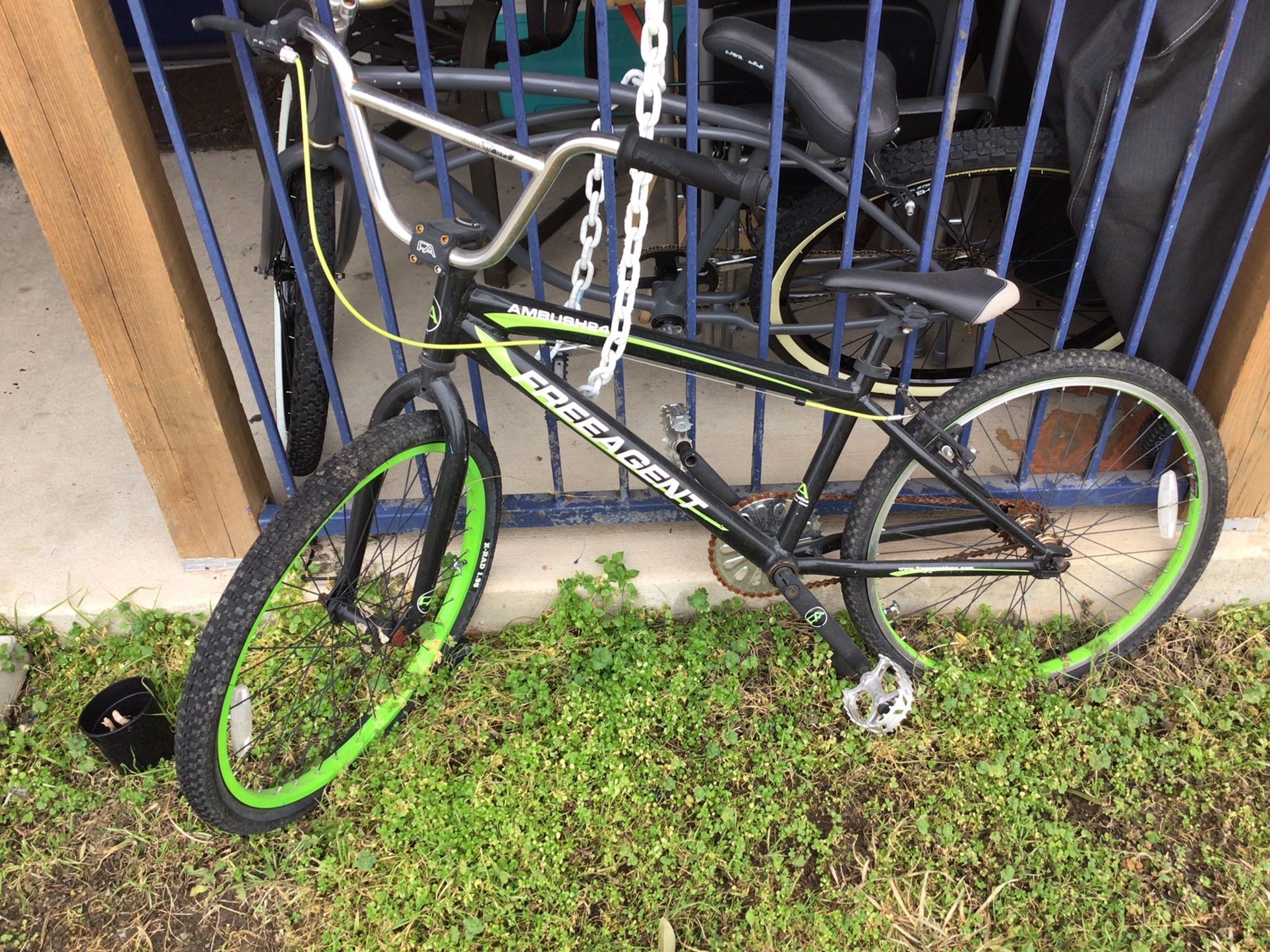 24 Free Agent Cruiser BMX