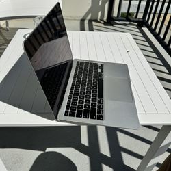 13.3” MacBook Air (M1 Chip)