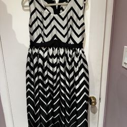 M/L silk, black and white dress