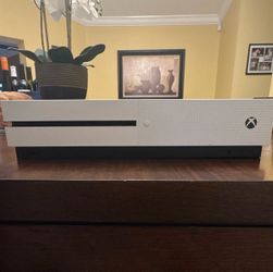 BROKEN Xbox One S