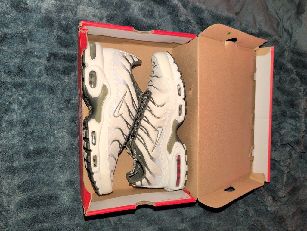 Nike Air Max Plus “Phantom Neutral Olive”