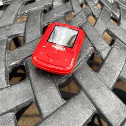 (READ DESCRIPTION) BUNDLE: Red Sandisk Clip Sport Plus + Case + Earbuds