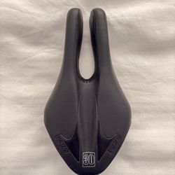 ISM PS 2.0 Performance Short Saddle - Excellent Condition