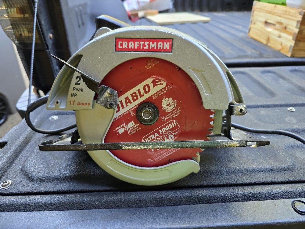 Craftsman Craftsman 7-1/4 inch circular saw with a Diablo Ultra Finish saw blade