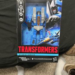 Transformers Studios 86 Thundercracker 