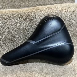 NEW Oval Concepts Seat Selle Royal  Saddle Road Hybrid Black Padded