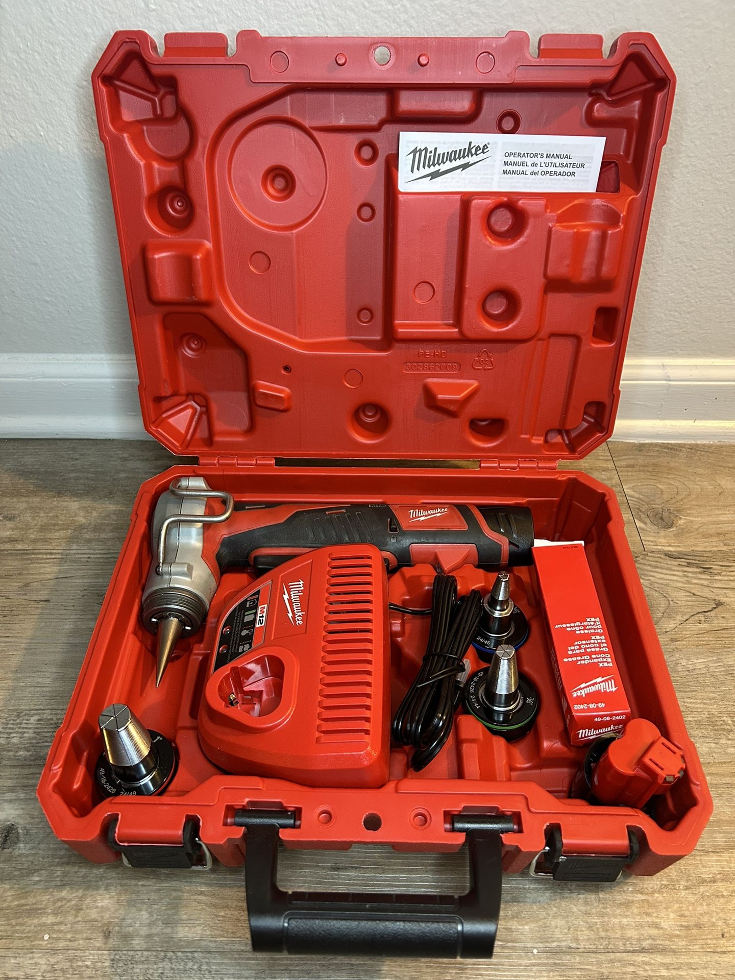 Milwaukee M12 12-Volt Lithium-Ion Cordless PEX Expansion Tool Kit with (2) 1.5 Ah Batteries, (3) Expansion Heads and Hard Case