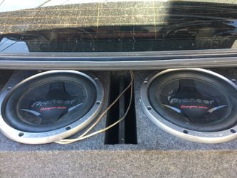 12" Pioneer championship series! 3500w and 1000w hifonics amp! Mono!