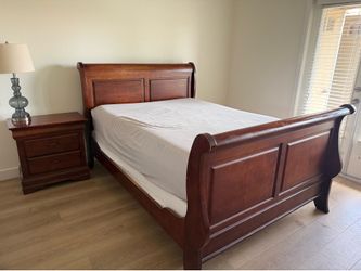 Queen sized Bed and Bedroom Set
