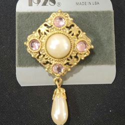 Vtg 1928 Antique Gold Tone & Faux Pearl Brooch Pin2"X1.25"
