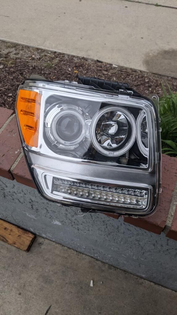 2007-12 Dodge nitro headlights