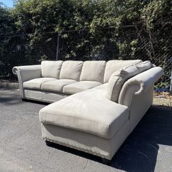 🚚*free Delivery* Beautiful Cream Sectional Couch