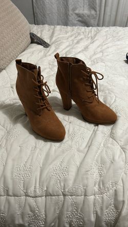 Woman Booties With Zipper And Laces