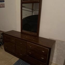 Dresser