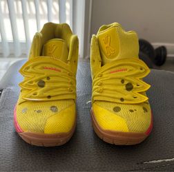 Sponge Bob Kyrie’s size 2Y