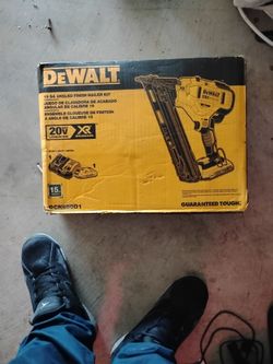 20v lithium ion brushless DeWalt 15 ga angled finished  nailer