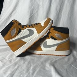 Size 12M Jordan 1 GORE-Tex light curry