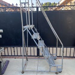 Warehouse Ladders