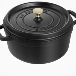 New  Staub Made In France 7qt Cast Iron Pot