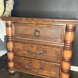 Dresser & Nightstands 