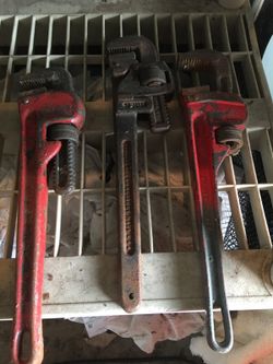 Pipe wrenches
