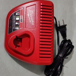 Milwaukee M12 Battery Charger