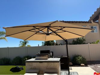 Large Offset Patio Umbrella with LED Lights & Rotating Base – Excellent Condition
