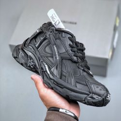Balenciaga Men’s Sneaker With Box New 