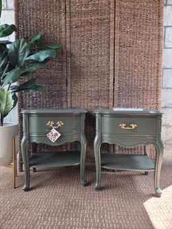 NIGHTSTANDS/SIDE TABLES 💚