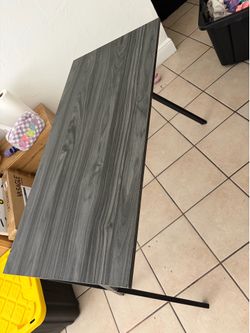 Desk/table