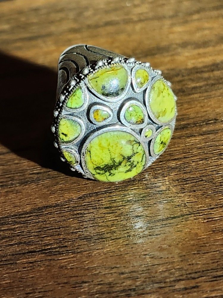 925 Silver Ring - Cluster Of Beautiful Stones
