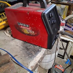 LINCOLN ELECTRIC 3200 WELDER 