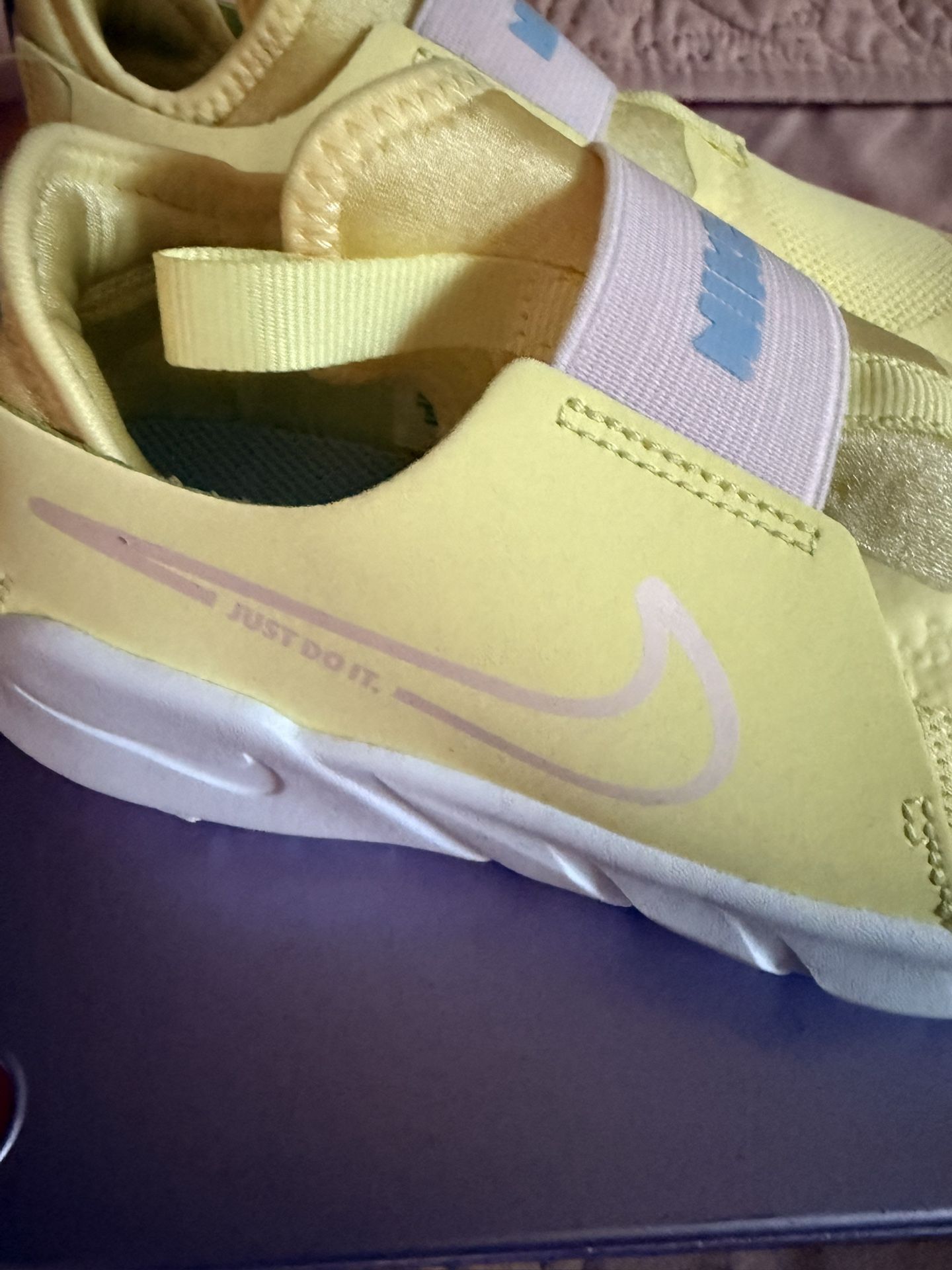 Nike Girls Runner Shoes 